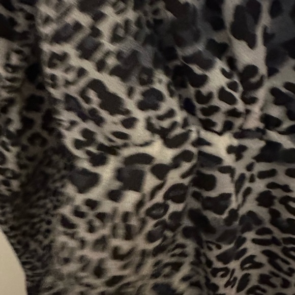 Black and White Wrap Romper with Long Bell Sleeves Sz M - Picture 6 of 7